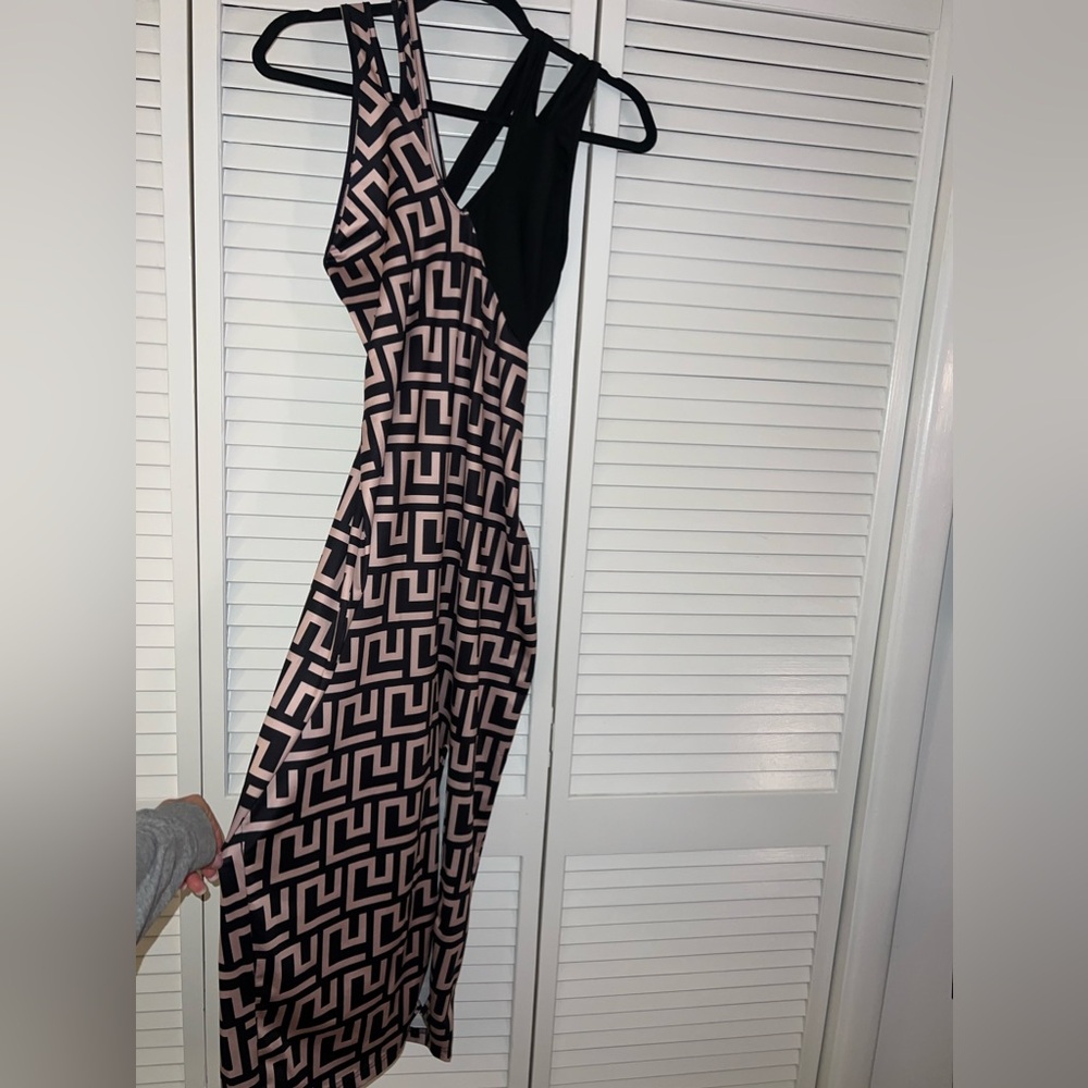 Slim fitting maxi dress.